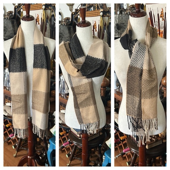 Cashmere Scarf with Fringe - Picture 3 of 10